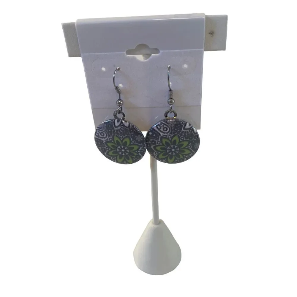 Lightweight button shaped blue & green colored earrings.